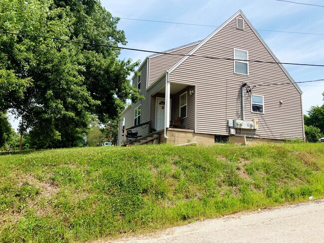 Building Photo - 727 Stadium Drive