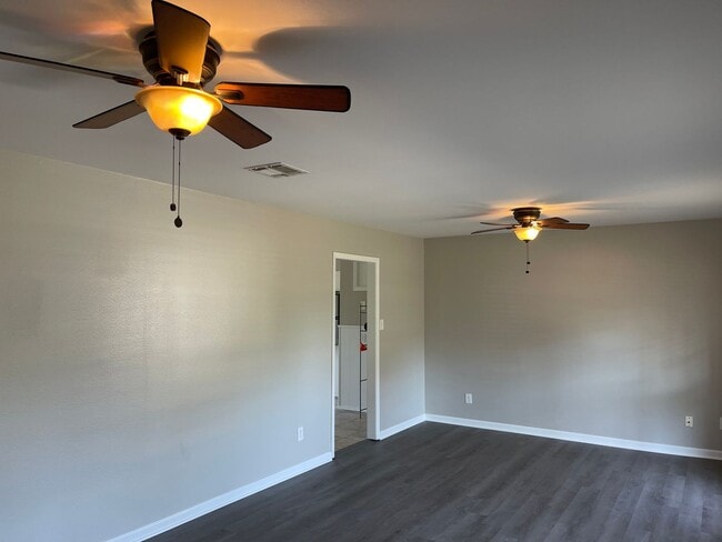 Building Photo - 1619 Anita St