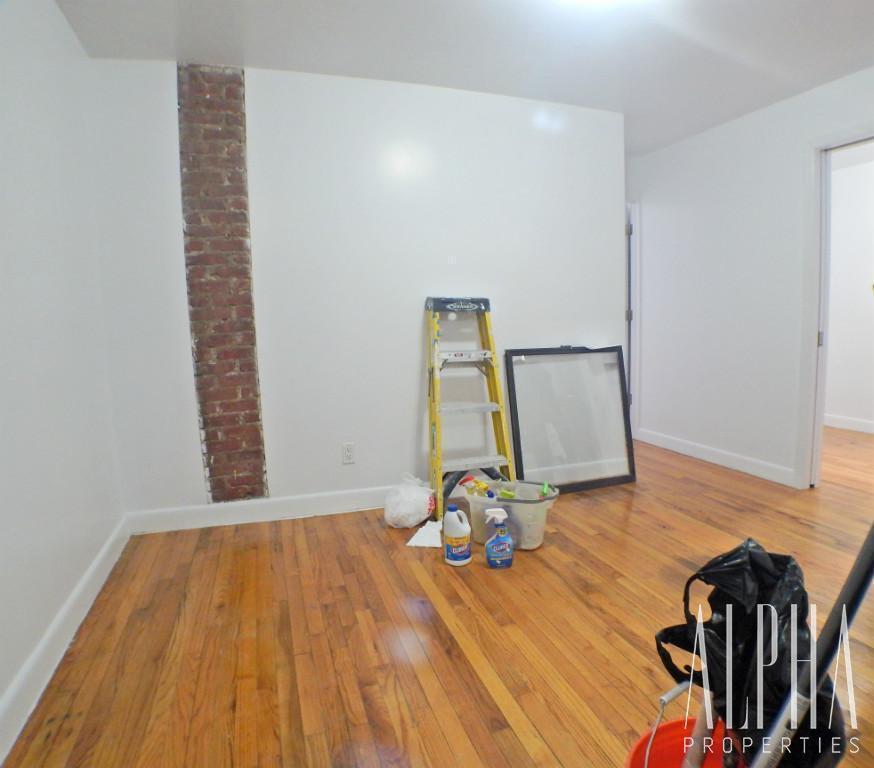 Building Photo - 332 E 94th St