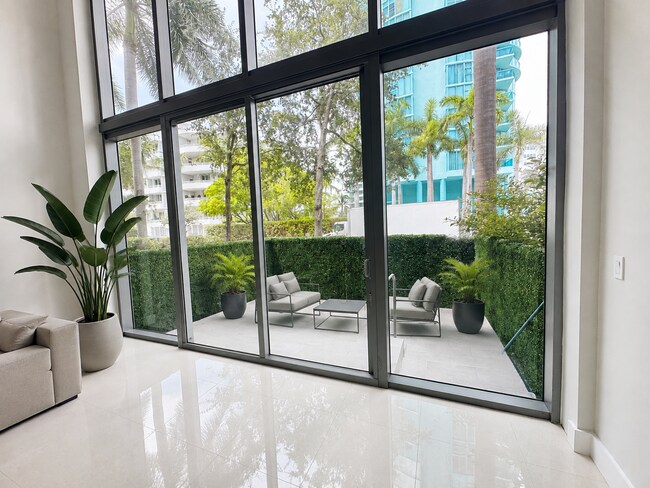 Building Photo - 6000 Collins Ave