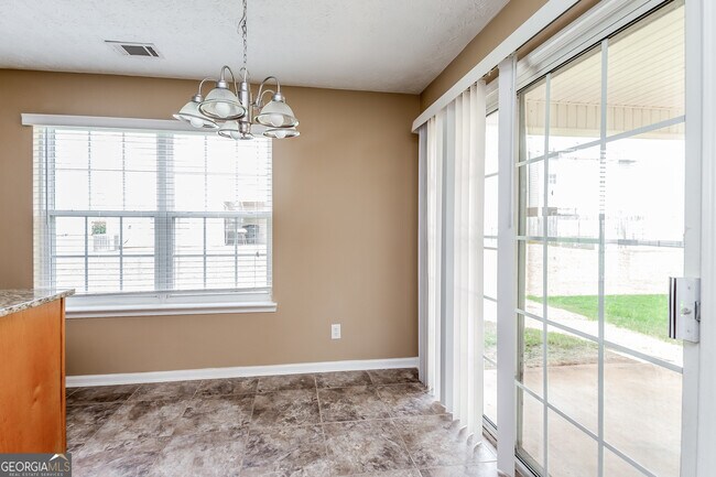 Building Photo - 2760 Lakeside Cir