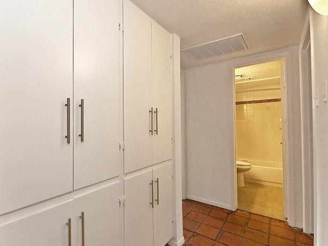 Foto del edificio - 5909 Birchbrook Dr