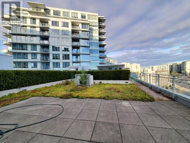 Photo du bâtiment - 5511 Hollybridge Way