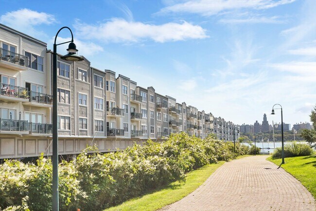 Building Photo - 129 The Promenade