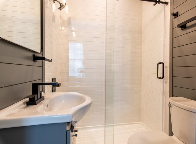 Building Photo - 200 Waterman St