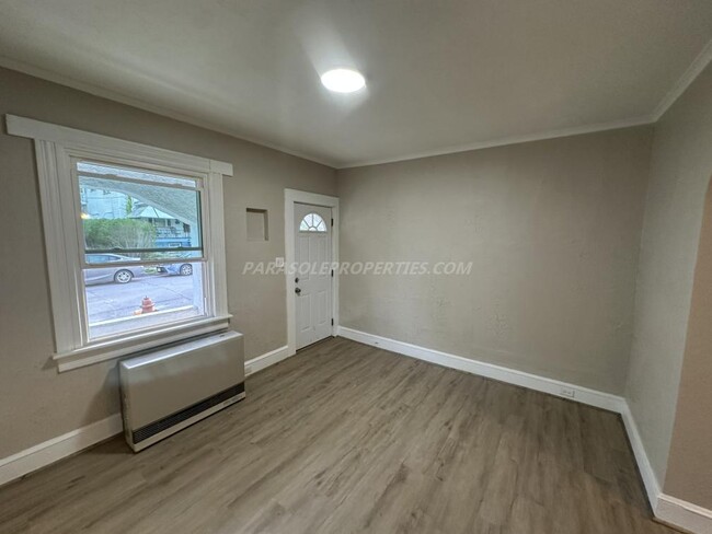 Building Photo - 1319 Eynon St