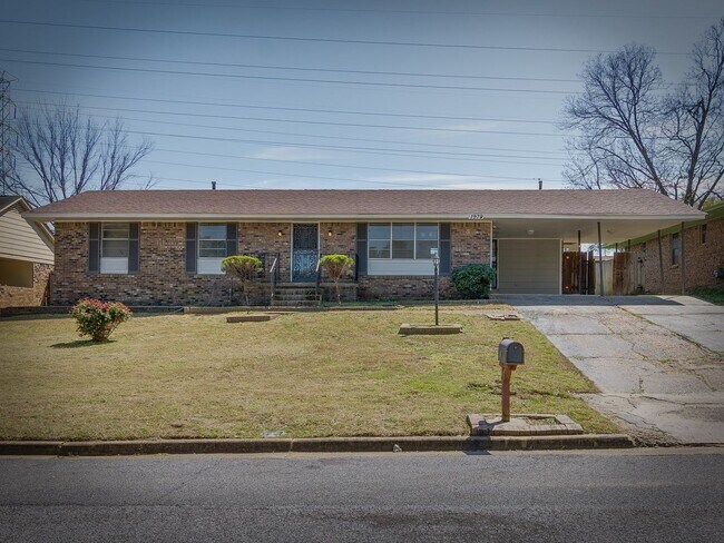 Foto del edificio - FULLY RENOVATED home!