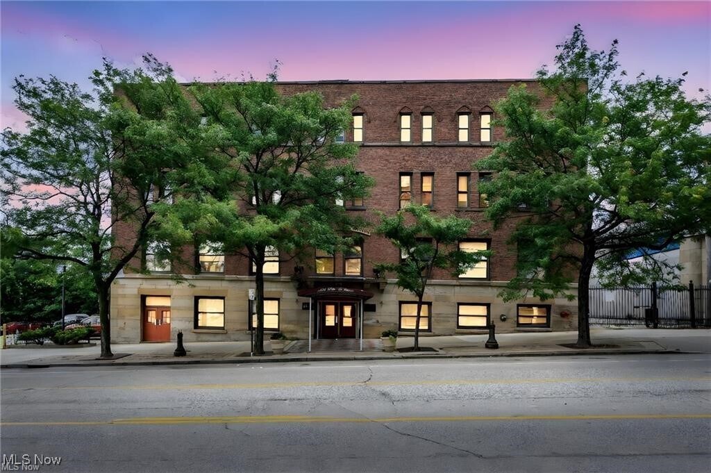 Foto principal - 1133 W 9th St