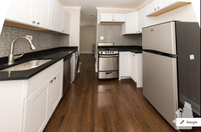 Building Photo - 0 bedroom in Chicago IL 60614