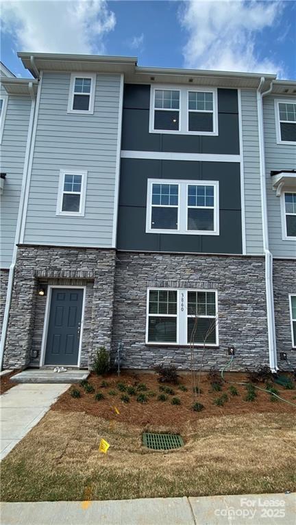 Foto principal - 3860 Memorial Pkwy