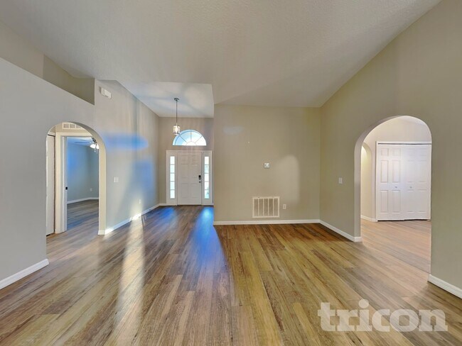 Foto del edificio - 864 Vanderbilt Dr