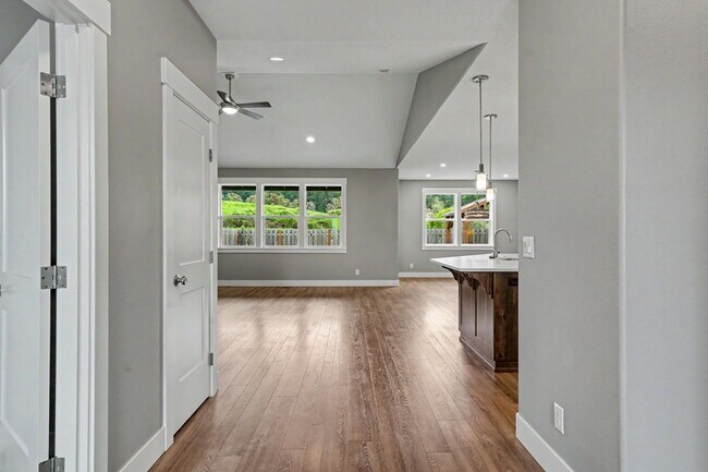 Foto del edificio - Fabulous 4 bed, 2 bath in Crawford Crossing - Turner, Oregon