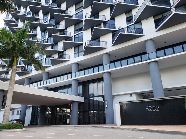 Foto del edificio - 5252 NW 85th Ave