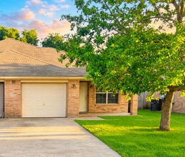 Building Photo - 1308 Chips Dr
