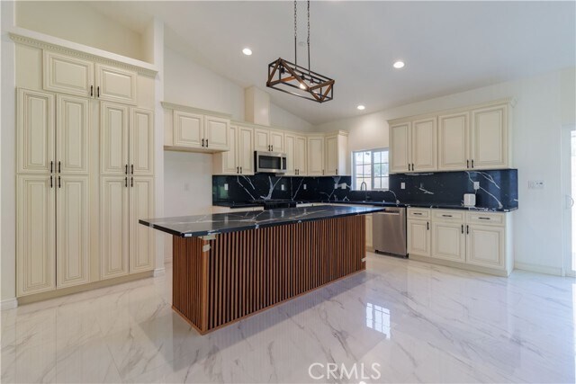 Foto del edificio - 44270 Whittier Ave