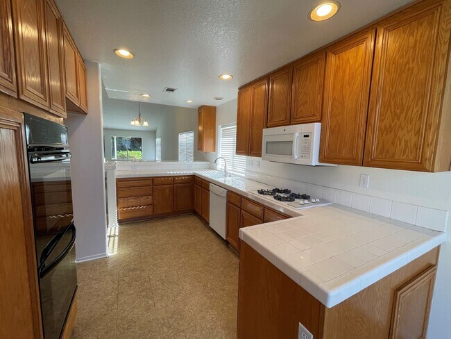 Foto del edificio - Spacious 1- Story Home with Great Open Flo...