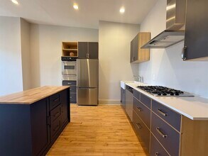 Building Photo - 225 Pine St