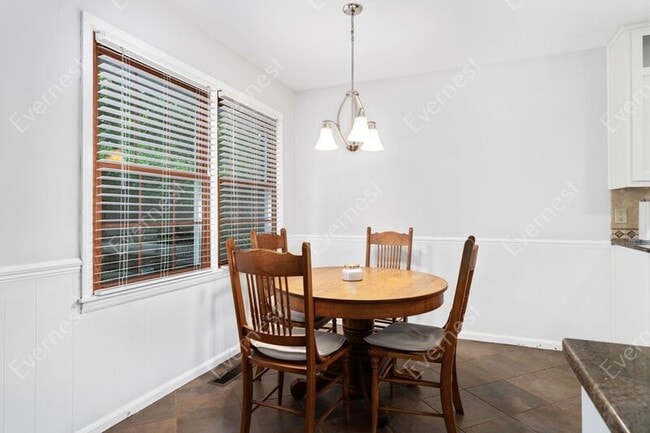 Building Photo - 605 Dunmore Cir