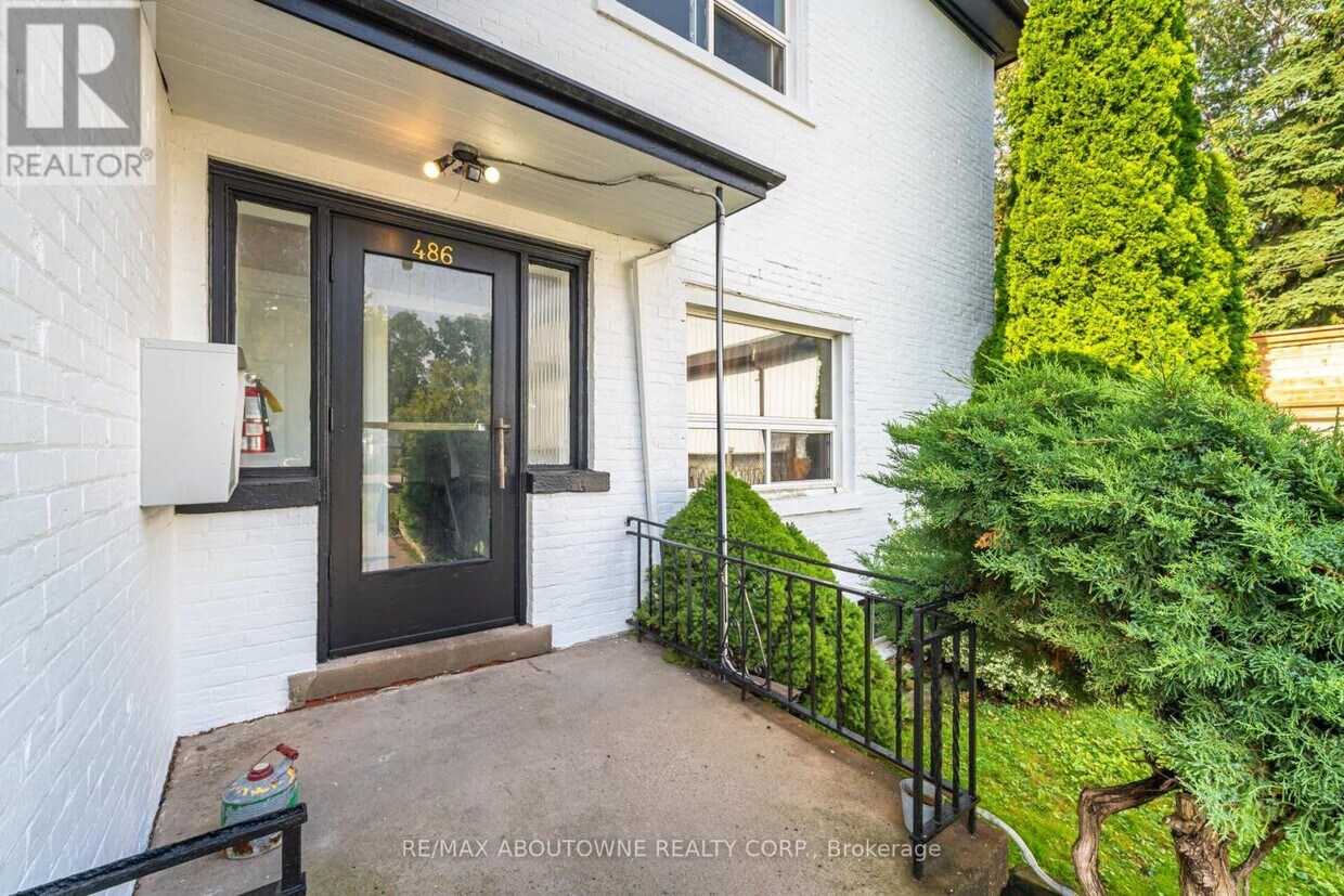 Photo principale - 486-486 Holtby Ave
