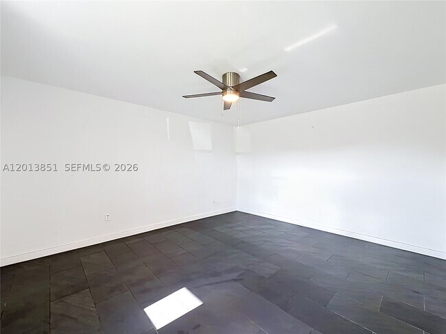 Foto del edificio - 391 NE 42nd St