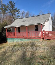 Building Photo - 2001 Row St