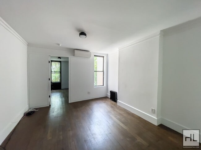 Building Photo - Carroll Gardens / 2-Bed 1-Bath