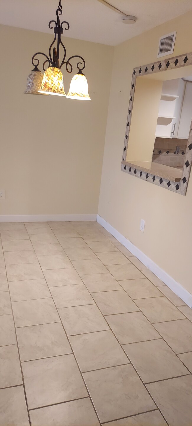 Building Photo - 7430 Lake Breeze Dr