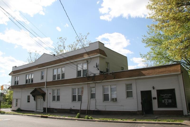 Building Photo - 110 Hilton Ave