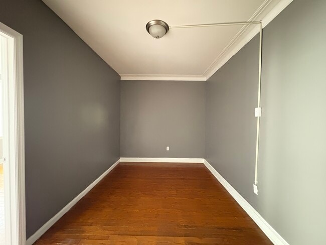 25 Van Velsor Pl 1J - 30 Van Velsor Pl