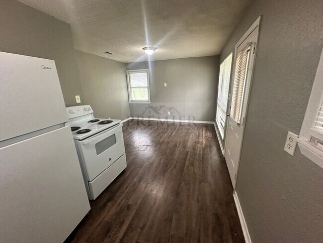 Foto del edificio - 6205 E 152nd Ter #A, Grandview, MO 64030 2...