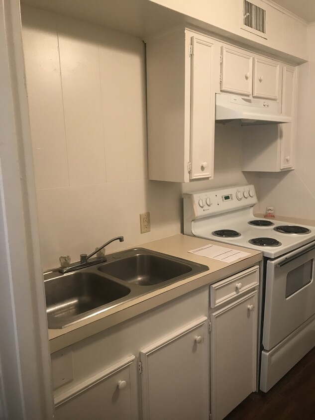 Primary Photo - 701 W Grove Ave