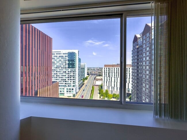 Building Photo - 12-12 Museum Way