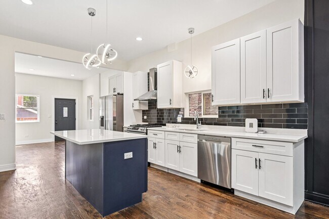 Foto del edificio - 6547 S Langley Ave
