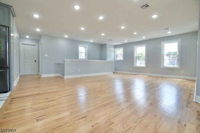 Building Photo - 226 Park Ave