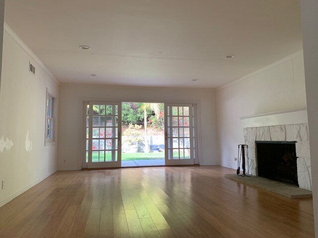 Building Photo - 1109 Las Pulgas Rd