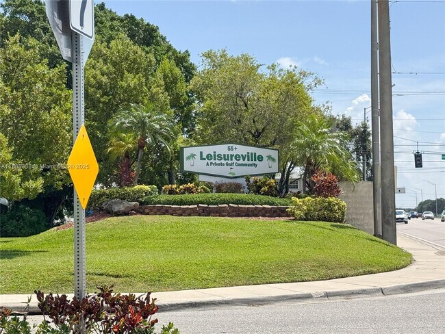 Foto del edificio - 161 NW 27th Ct
