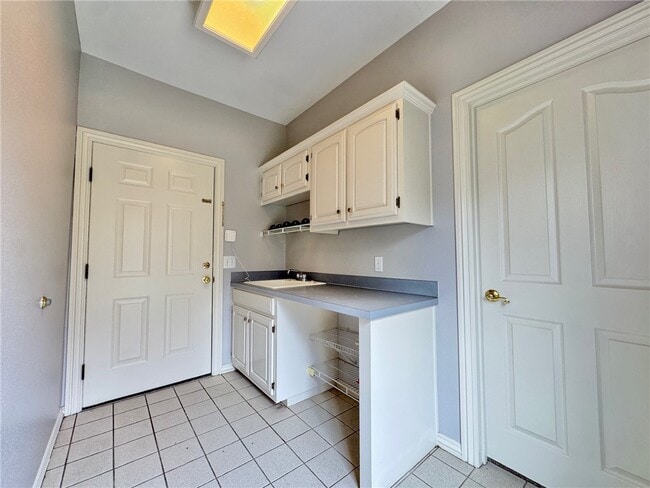 Building Photo - 3834 E Chadwick Dr
