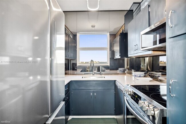Foto del edificio - 1 br, 1 bath Condo - 4747 Collins Ave Apt ...