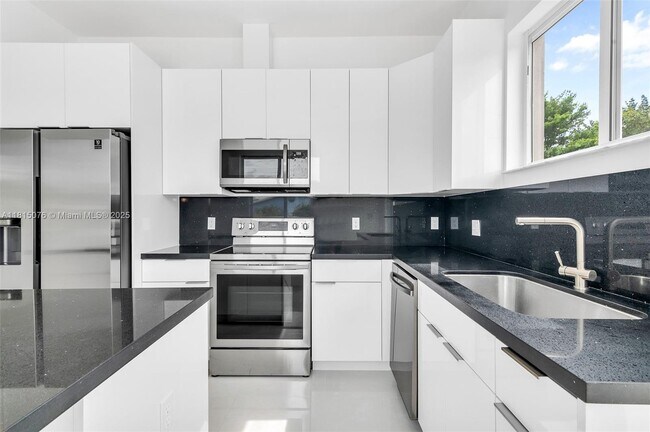 Foto del edificio - 785 SW 7th Ave