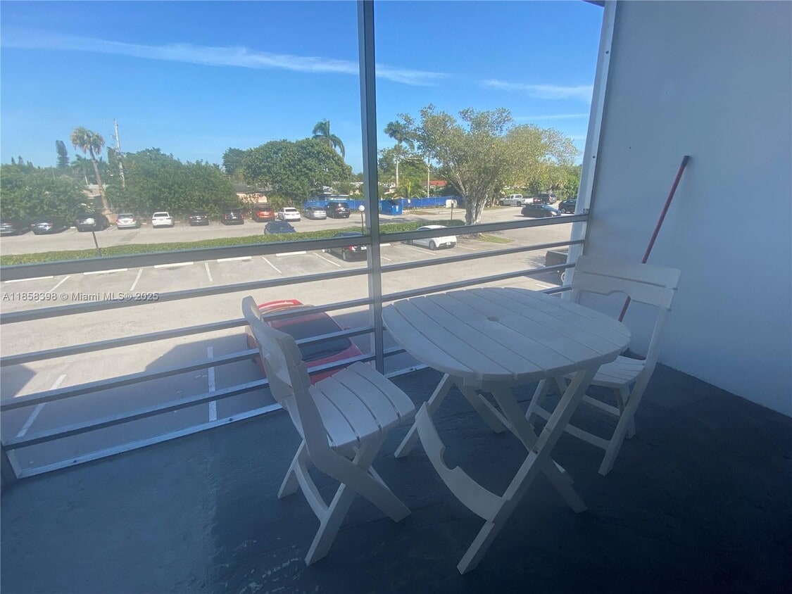 Foto principal - 6503 Winfield Blvd