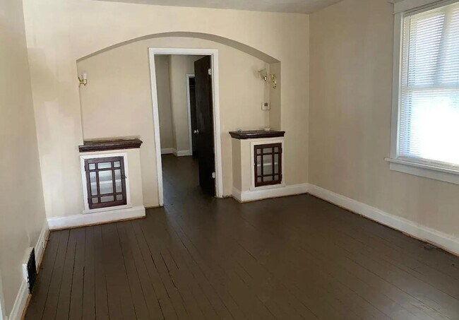Building Photo - Lovely 2 Bedroom / 1 Bath for Rent - Section 8 Welcome