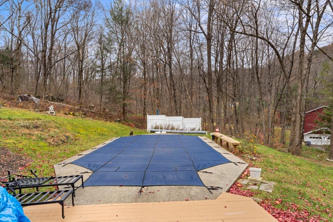 Building Photo - 8 Glenview Dr