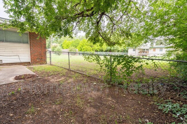 Foto del edificio - 3907 NW Denver Ave