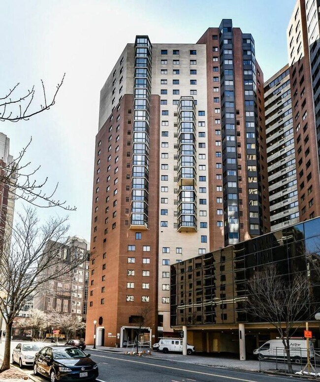 Building Photo - Beautiful And Modern 1 Bed, 1 Bath Condo In Prime Location With High Walk Score In Alta Vista