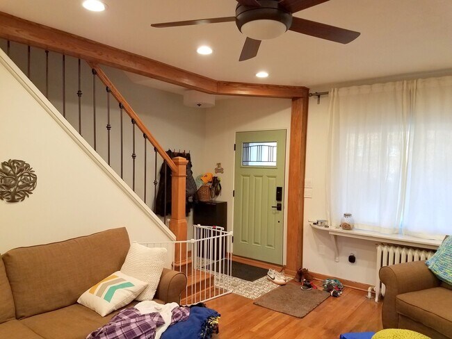 Photo - 3 Bedroom, 2 Bathroom in Squirrel Hill- Hardwood Floors and Stainless Appliances Townhome