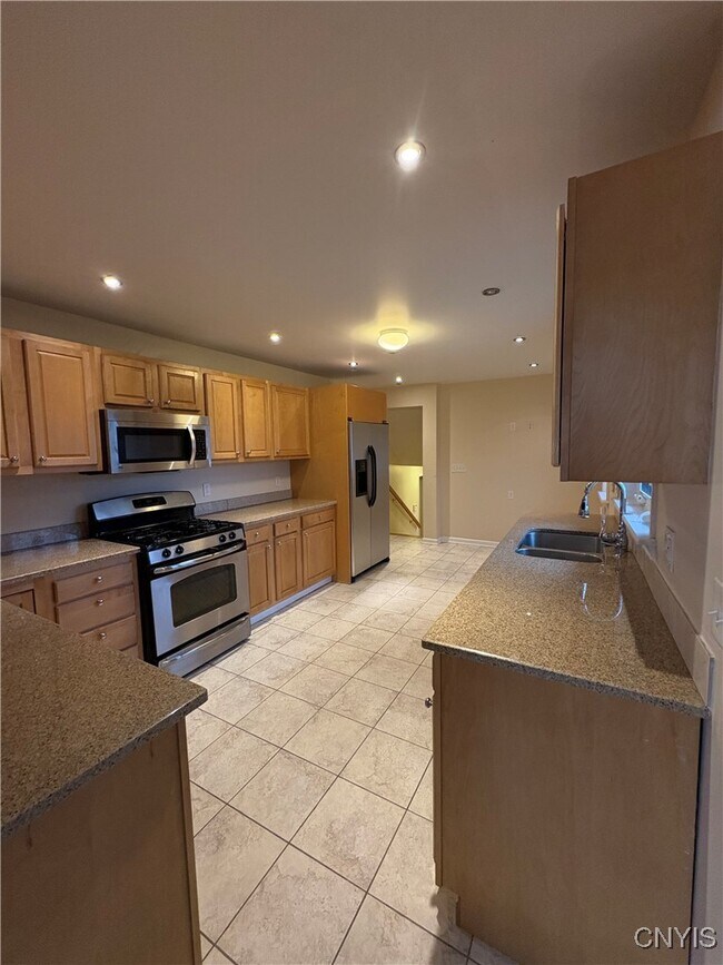 Foto del edificio - 215 Locksley Rd