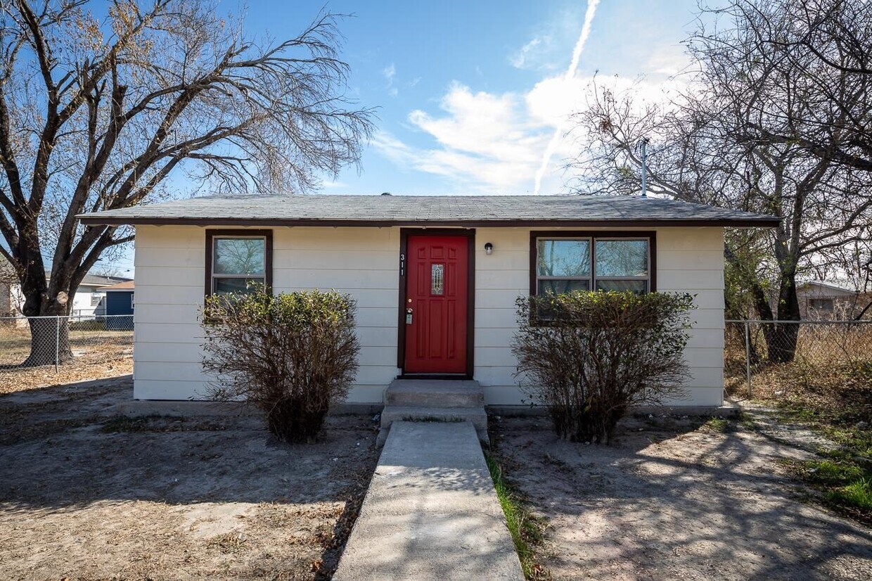 311 W Bowie St, Del Rio, TX 78840 House Rental in Del Rio, TX