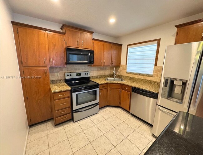 Building Photo - 3283 Cocoplum Cir