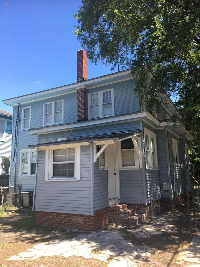 Building Photo - 2036 Moncrief Rd