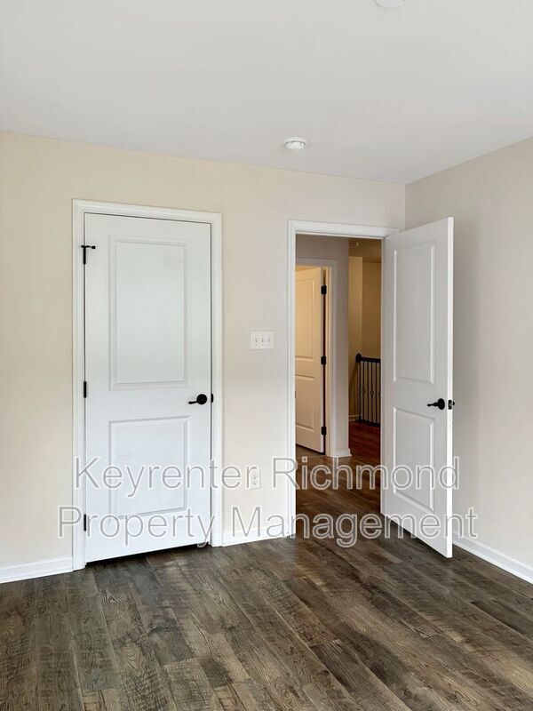 Foto del edificio - 8916 Ringview Dr